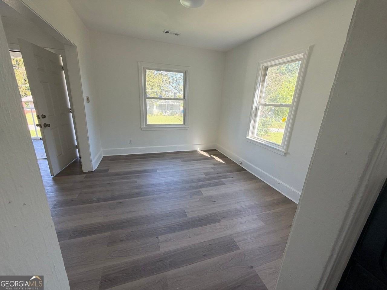 952 Estes Dr Sw - Photo 5 of 10