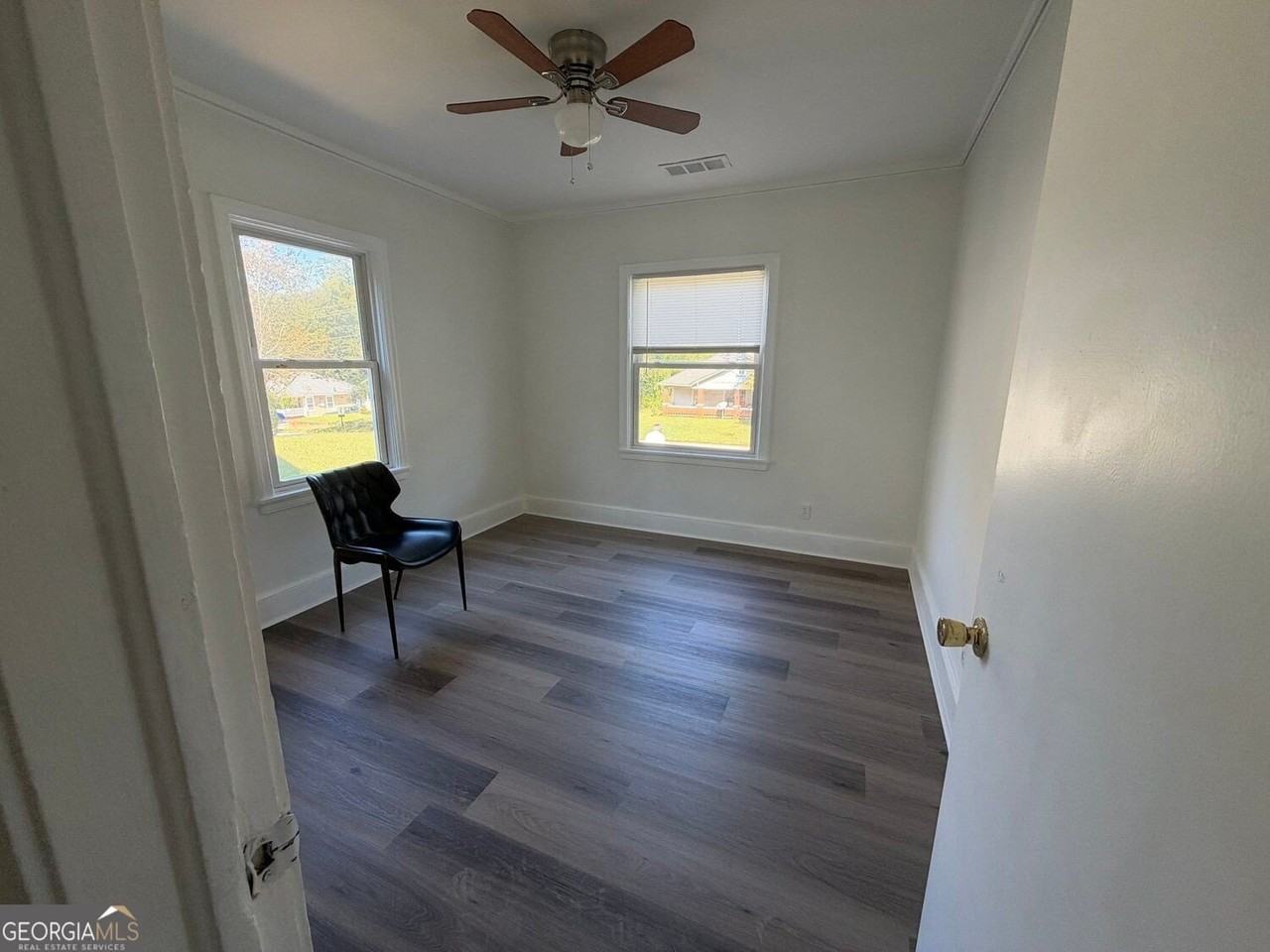 952 Estes Dr Sw - Photo 6 of 10