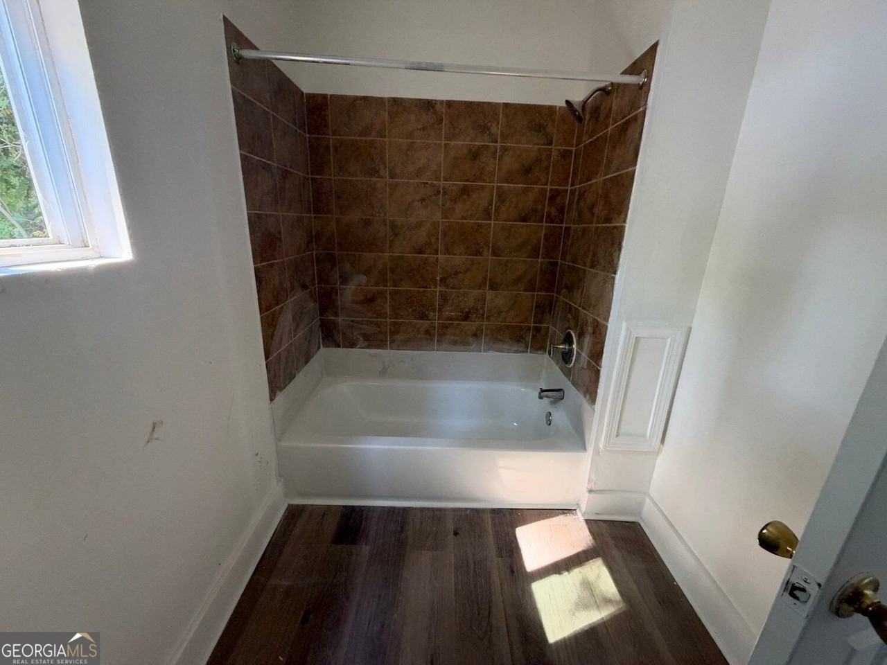 952 Estes Dr Sw - Photo 7 of 10
