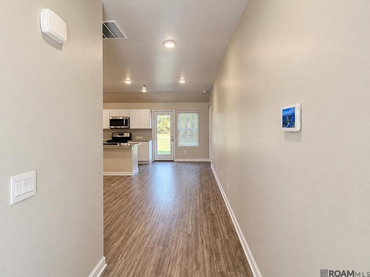 3352 Fountain View Ave - Photo 4 of 36