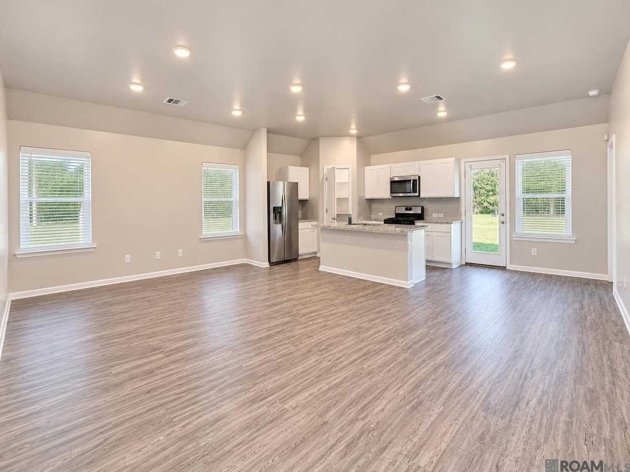 3352 Fountain View Ave - Photo 5 of 36