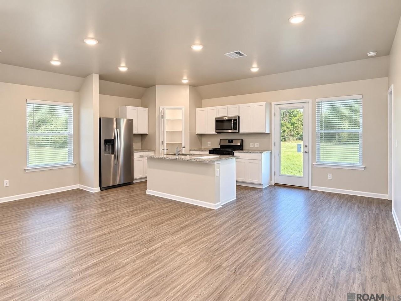 3352 Fountain View Ave - Photo 7 of 36