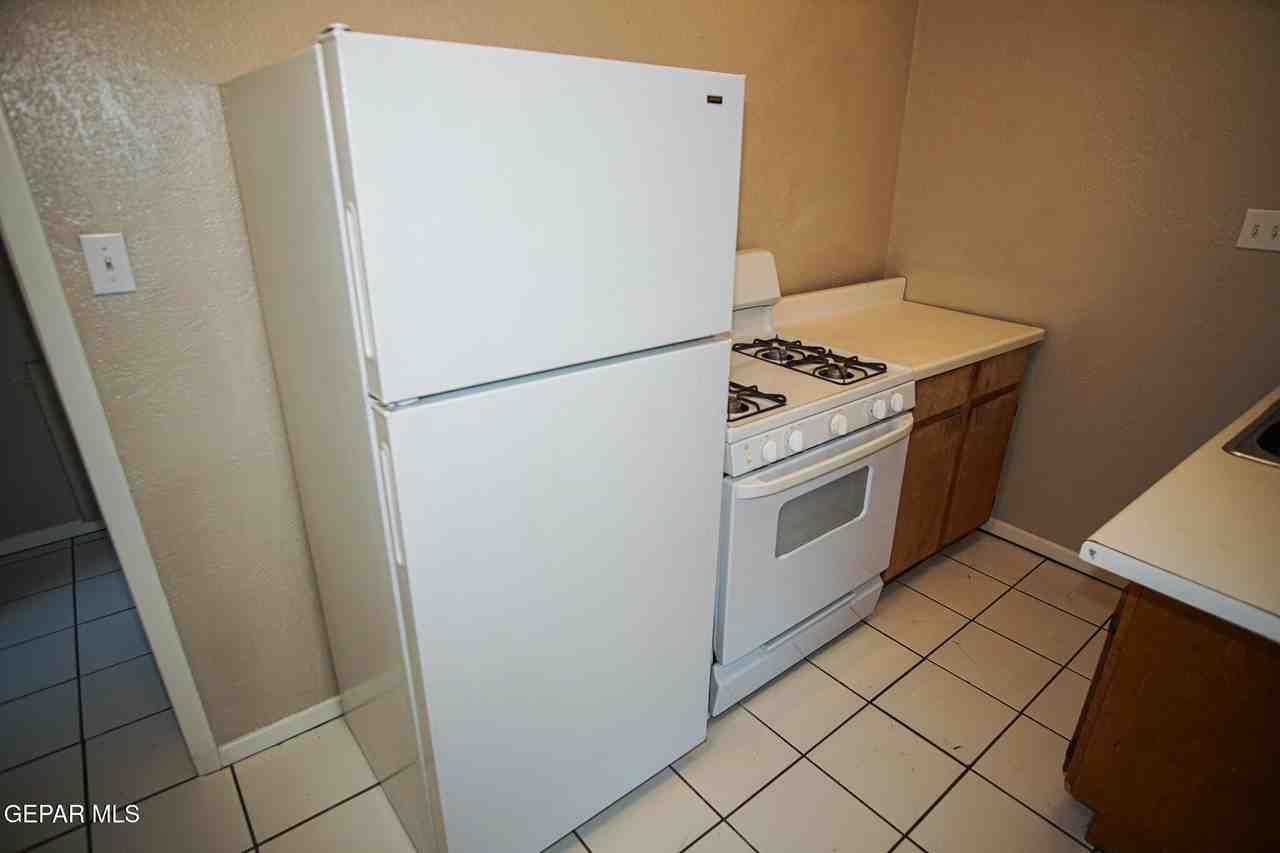 419 E Schuster Ave #4 - Photo 3 of 9