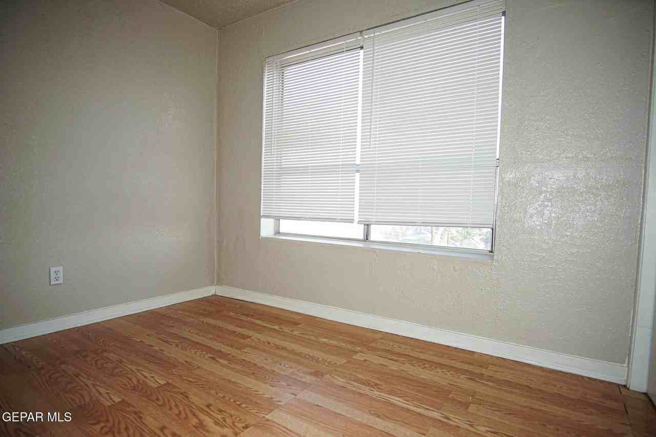 419 E Schuster Ave #4 - Photo 7 of 9