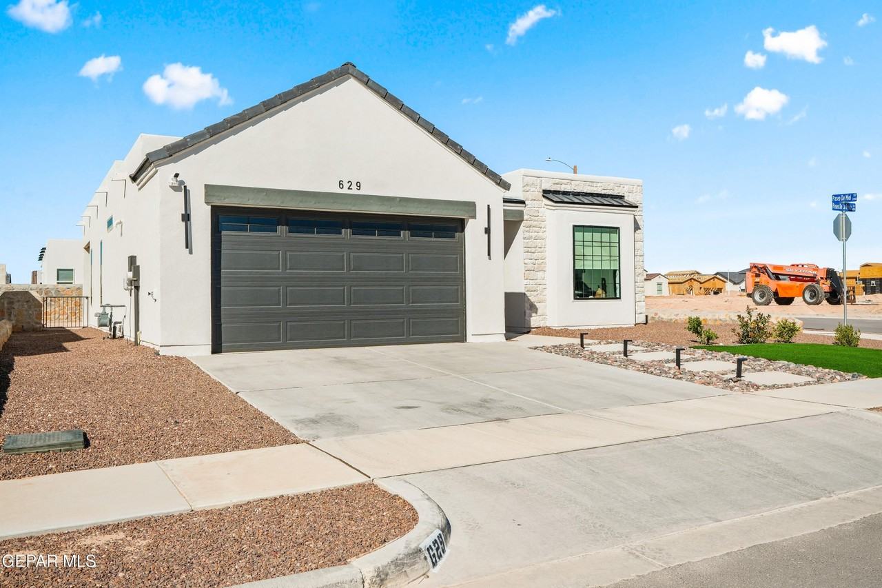 629 Paseo De La Riena St - Photo 2 of 42