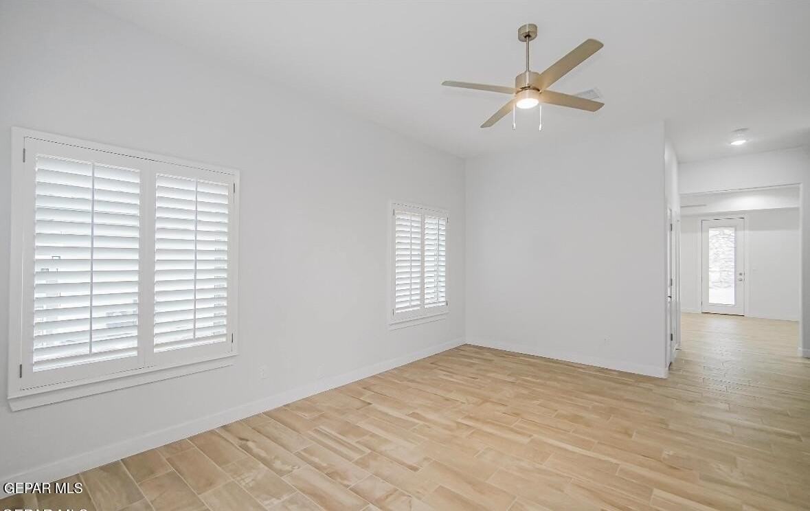 825 Durham Way - Photo 2 of 33