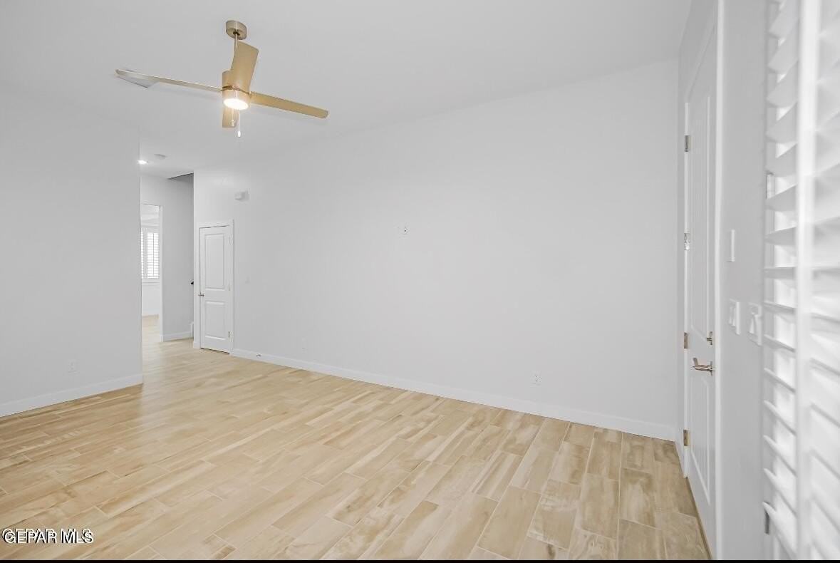 825 Durham Way - Photo 3 of 33
