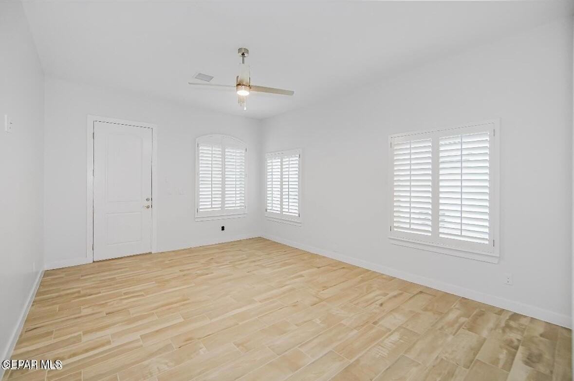 825 Durham Way - Photo 4 of 33
