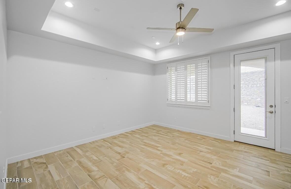 825 Durham Way - Photo 5 of 33