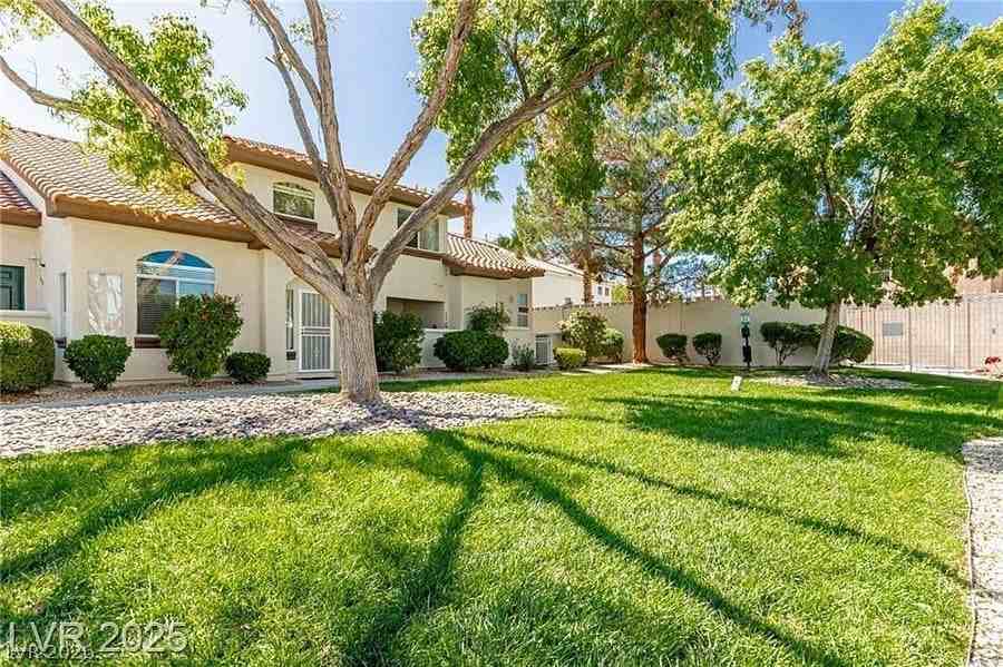8004 Divine Dr - Photo 3 of 13