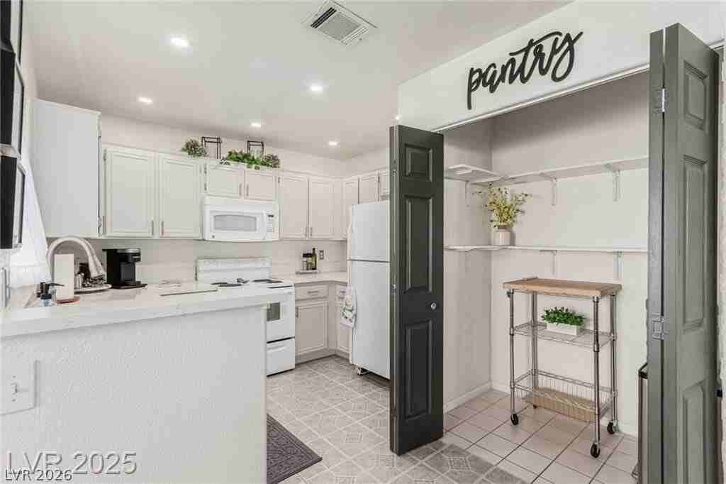 8004 Divine Dr - Photo 4 of 13