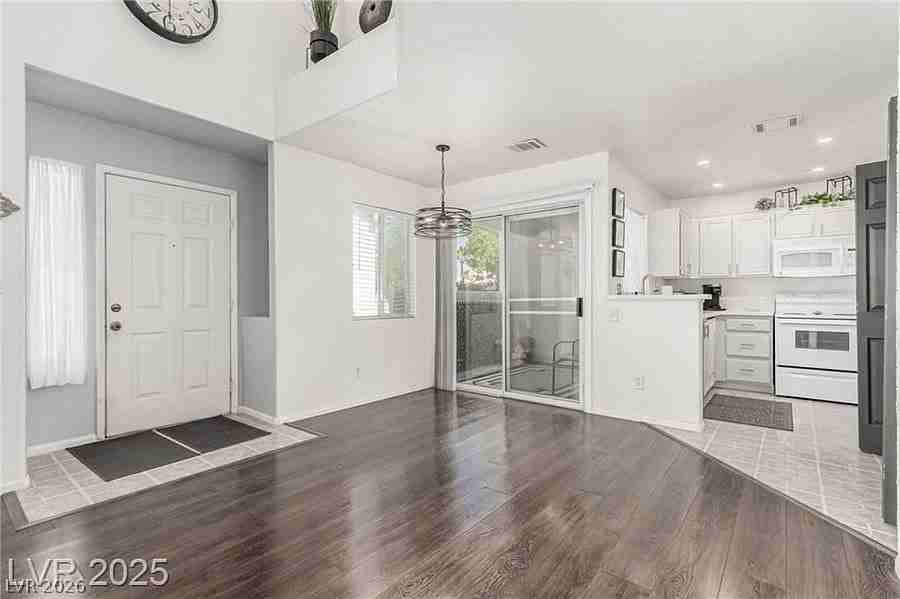 8004 Divine Dr - Photo 6 of 13