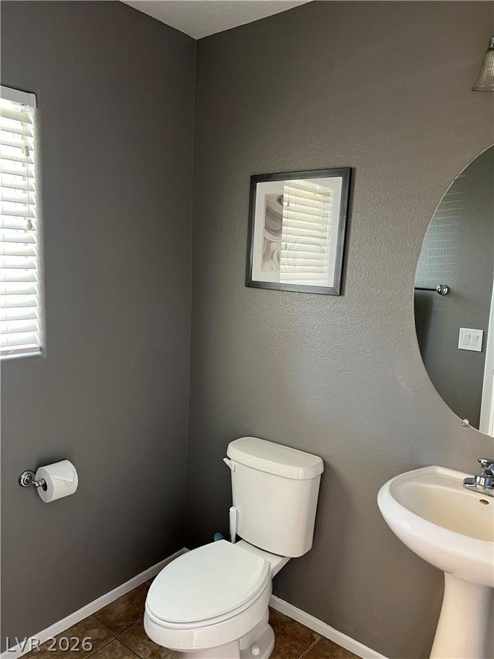 484 Brompton St - Photo 4 of 12