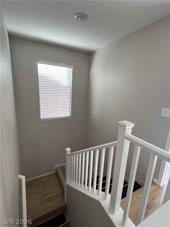 484 Brompton St - Photo 5 of 12