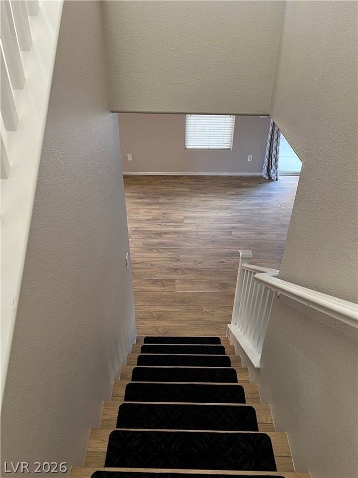 484 Brompton St - Photo 6 of 12