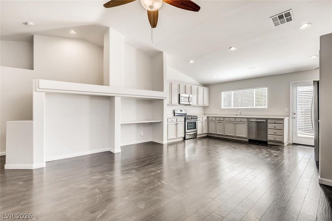427 Regal Robin Way - Photo 3 of 25
