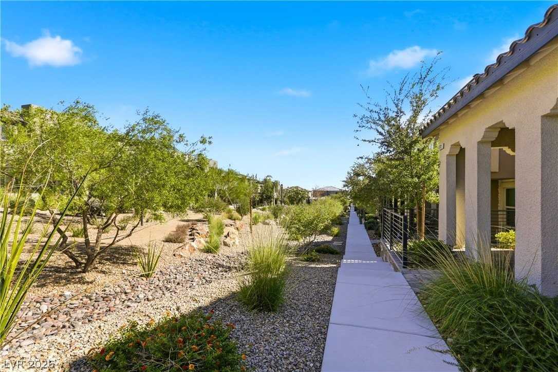 11712 Redwood Mountain Ave - Photo 7 of 36