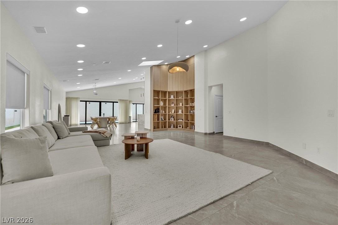8121 Sunset Cove Dr - Photo 6 of 50