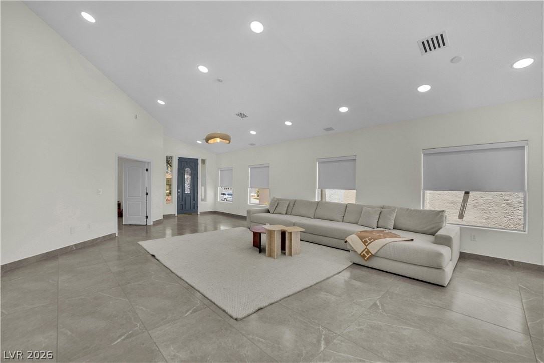 8121 Sunset Cove Dr - Photo 7 of 50