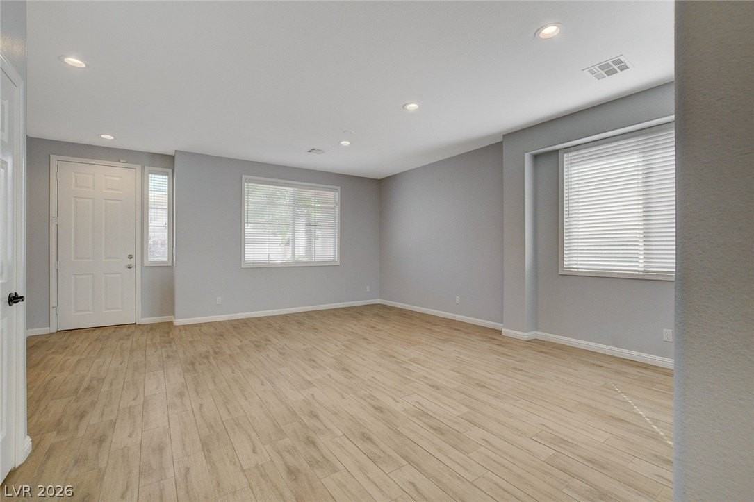 2556 Hitchcock St - Photo 6 of 49