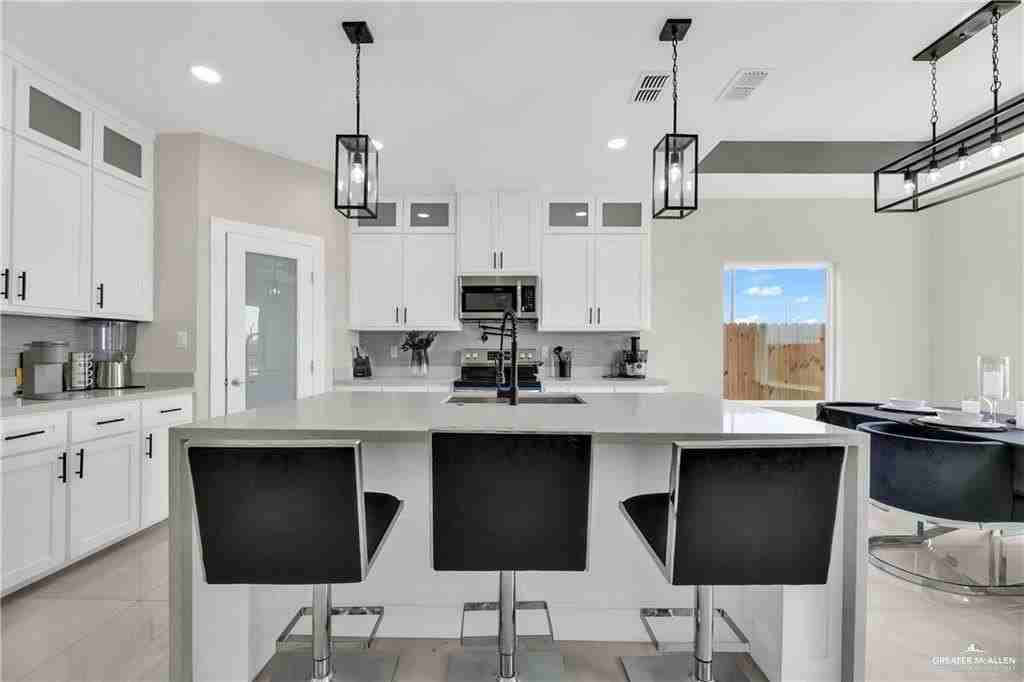 2805 Ulex Ave - Photo 3 of 11