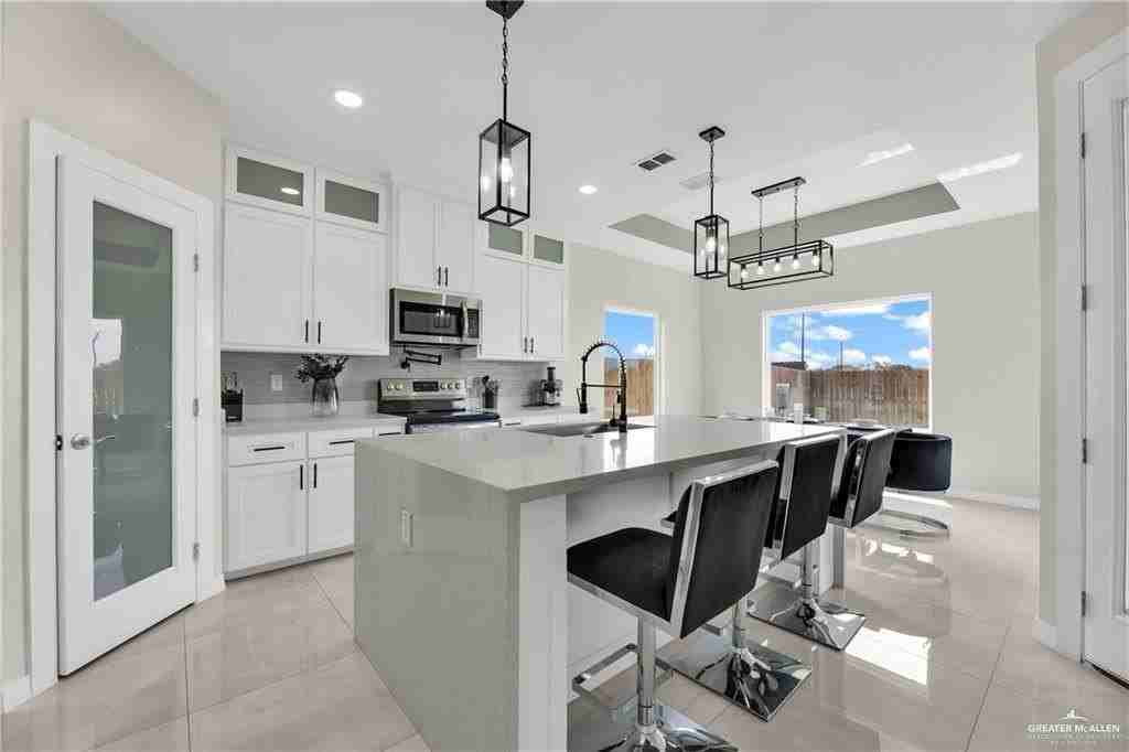 2805 Ulex Ave - Photo 4 of 11