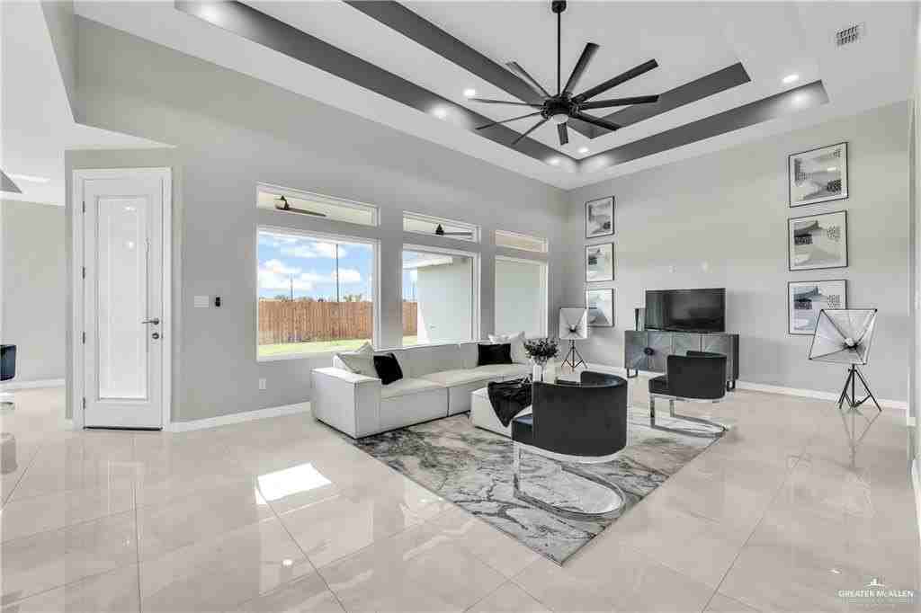 2805 Ulex Ave - Photo 6 of 11