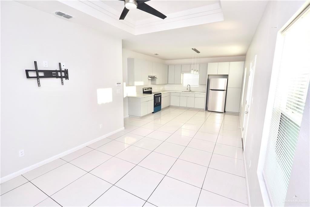 1417 S Xanthia St #4 - Photo 3 of 14