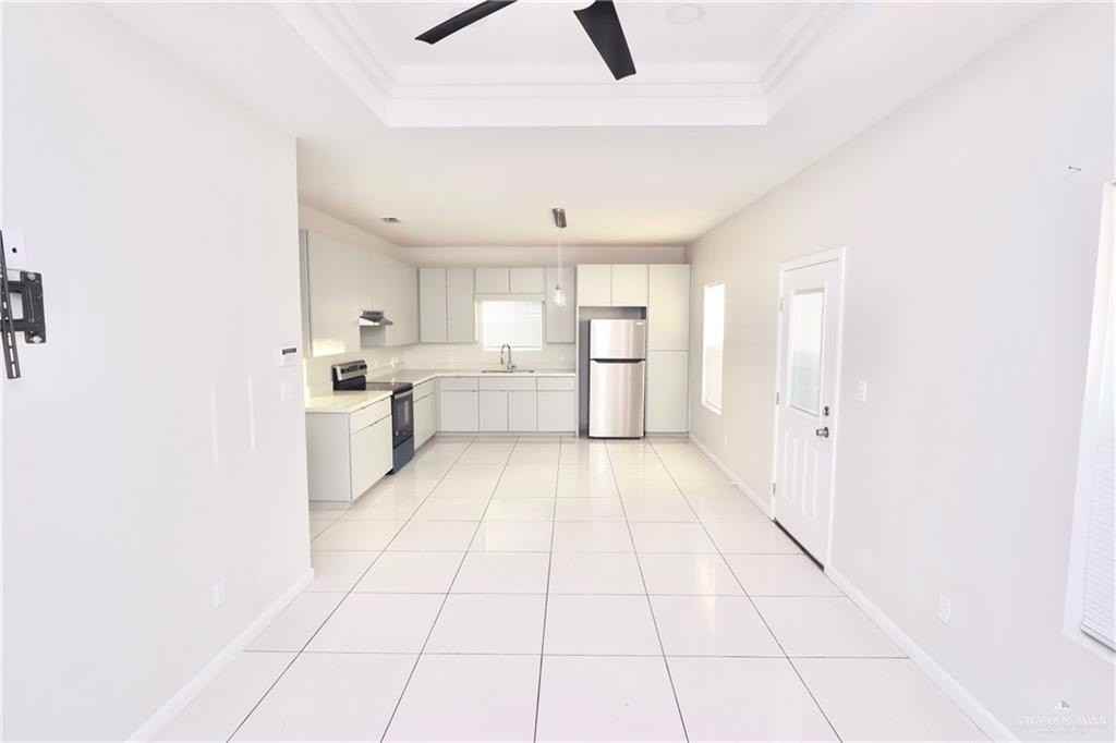1417 S Xanthia St #4 - Photo 4 of 14