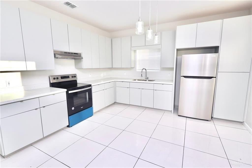 1417 S Xanthia St #4 - Photo 5 of 14