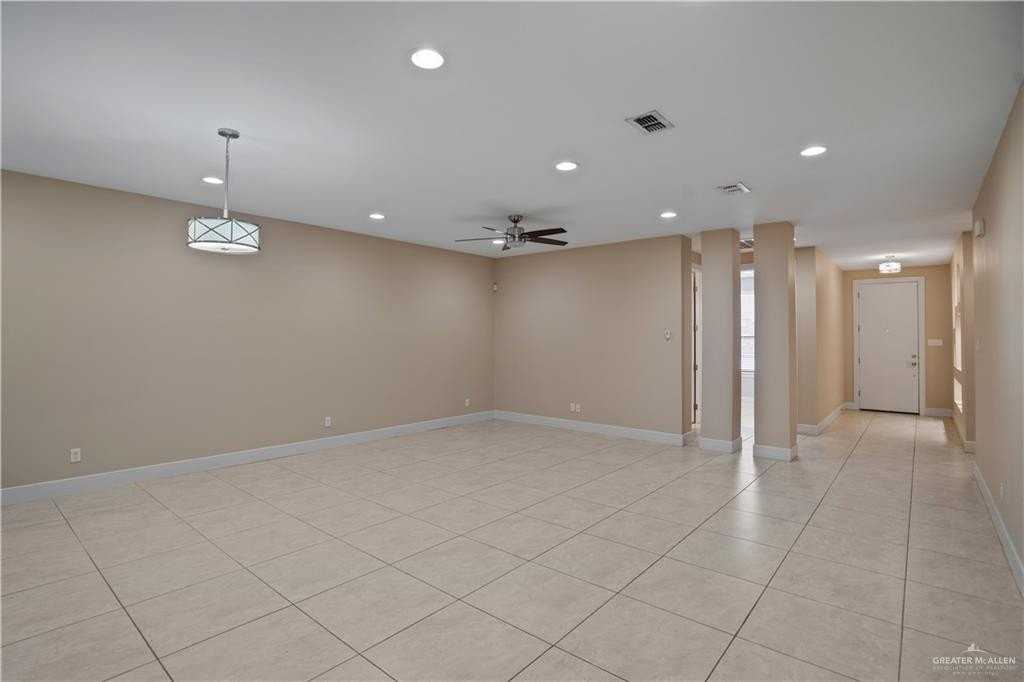 1405 Ozark Ave - Photo 7 of 32