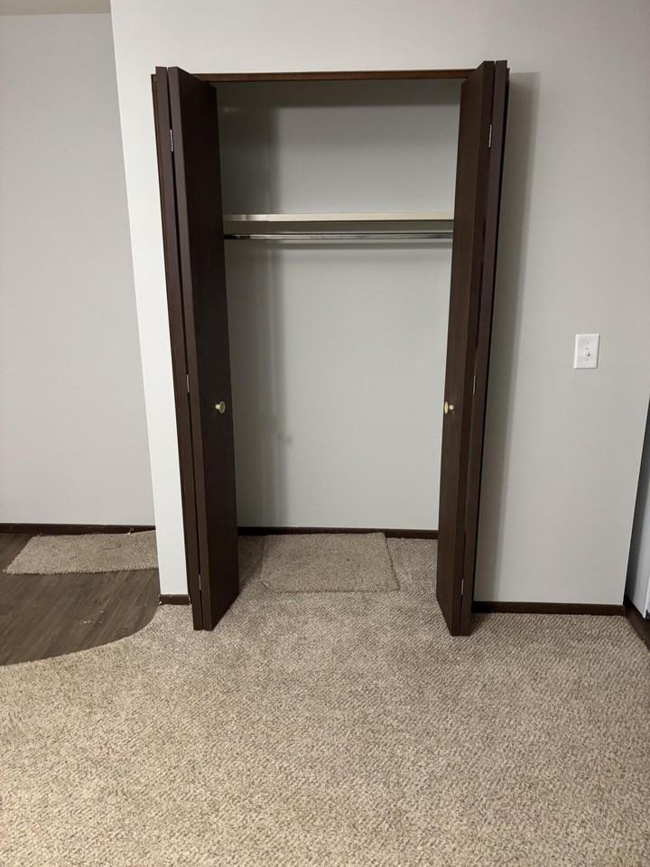 425 W Schleier St - Photo 5 of 10