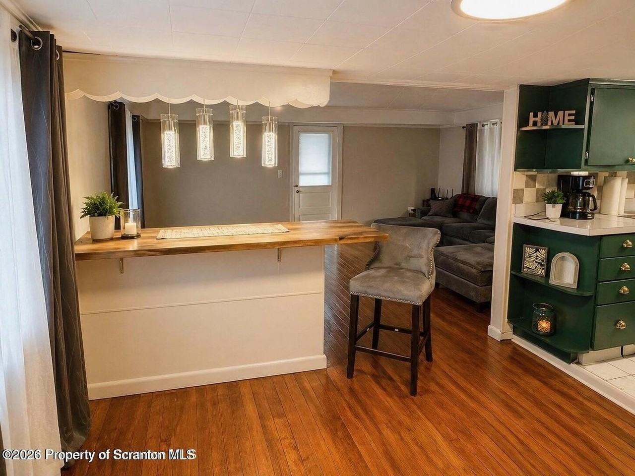83 Spring St - Photo 4 of 7