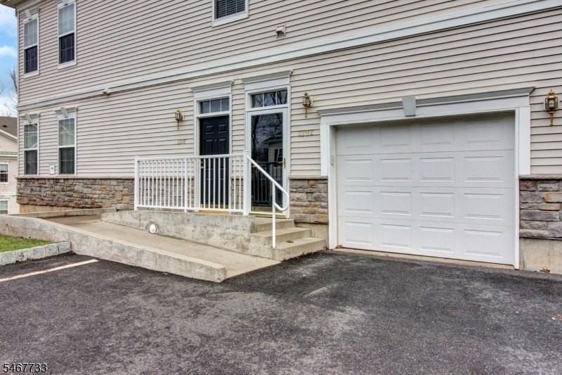 1302 Meadow Brook Ct - Photo 3 of 18