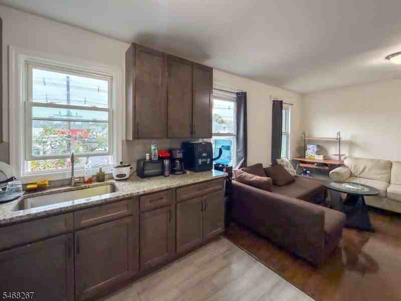 540 Jersey Ave - Photo 5 of 18