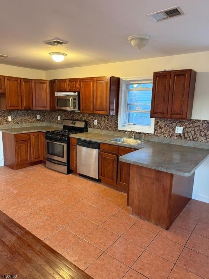 71 Hammond Ave - Photo 2 of 8