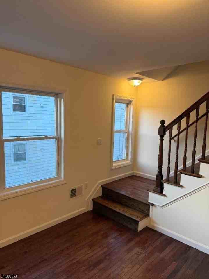 71 Hammond Ave - Photo 5 of 8