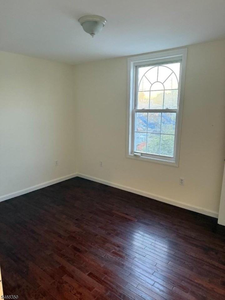 71 Hammond Ave - Photo 7 of 8