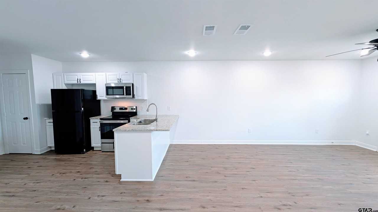 Chestnut Dr - Photo 6 of 11