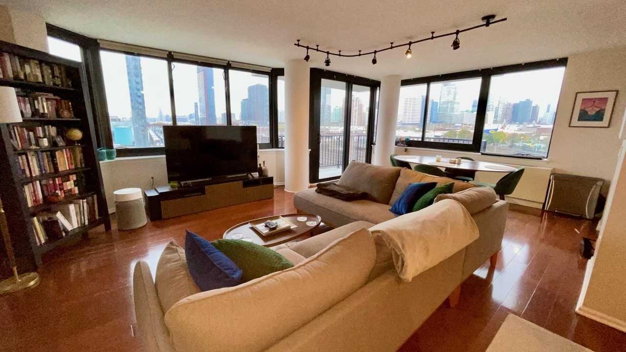 700 Grove St #6Q - Photo 2 of 22