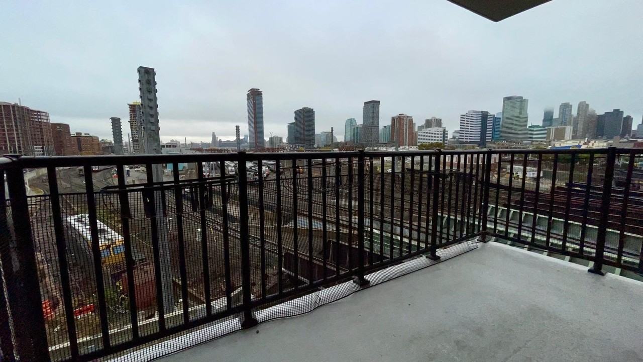 700 Grove St #6Q - Photo 7 of 22
