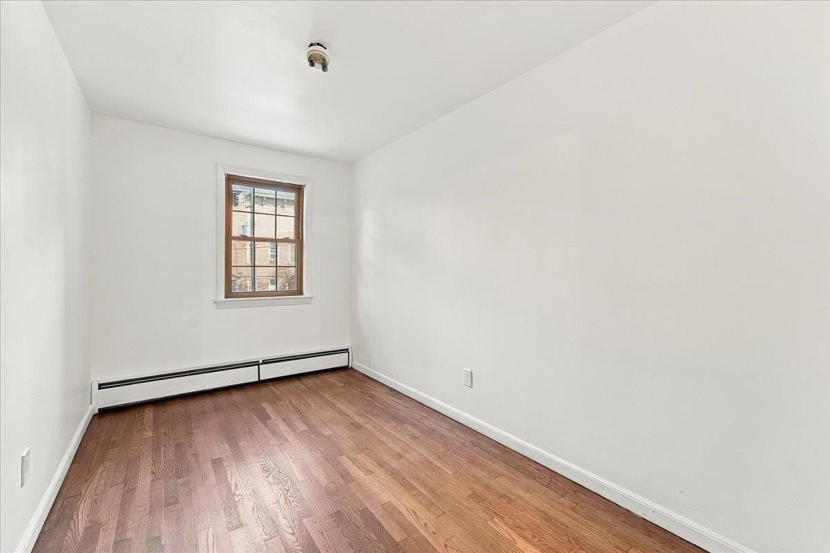 107 Grand St - Photo 7 of 49