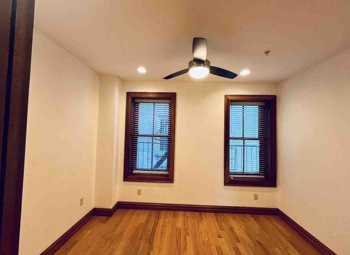 20 Erie St #2 - Photo 7 of 25