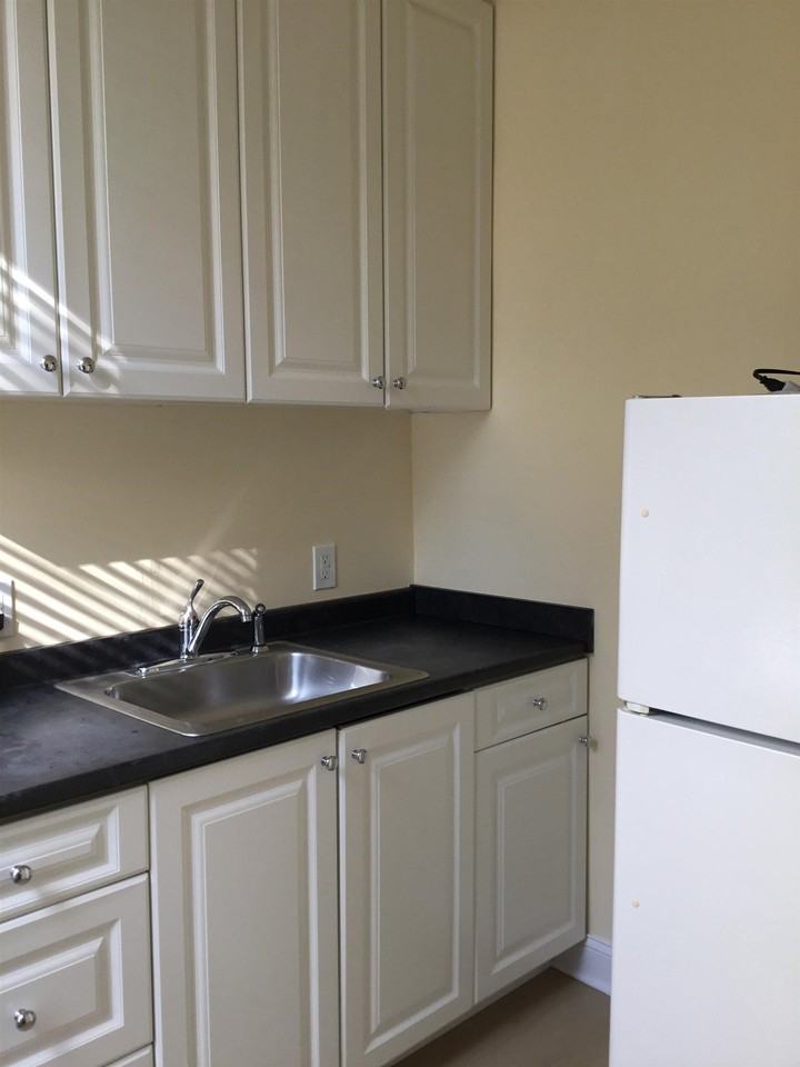 1032 Garden St #3 - Photo 5 of 15