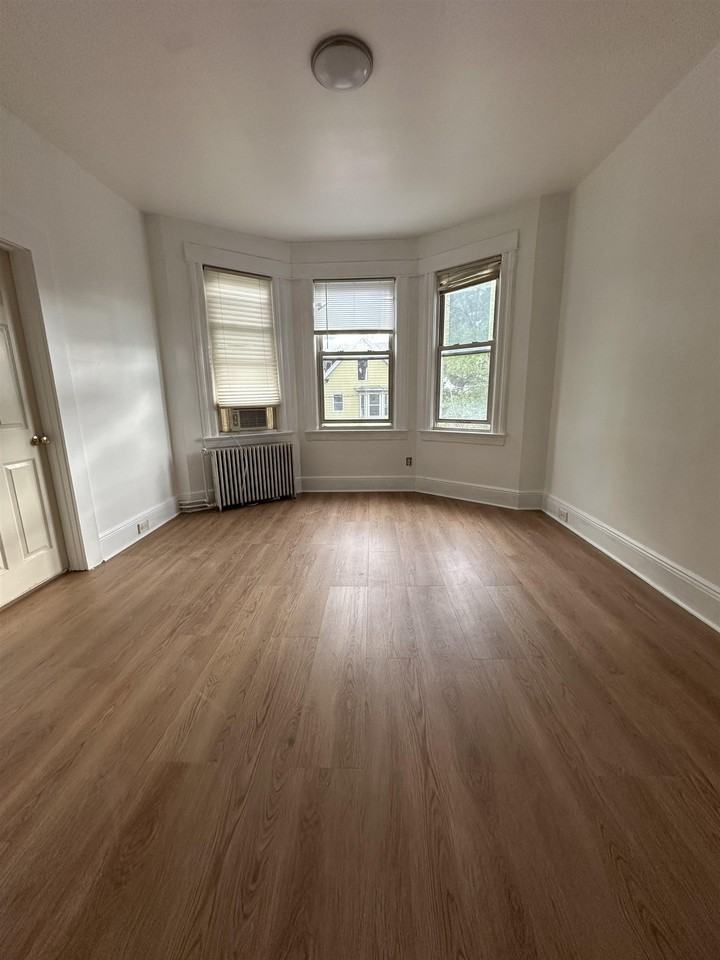 79 W 52nd St #2 - Photo 4 of 20