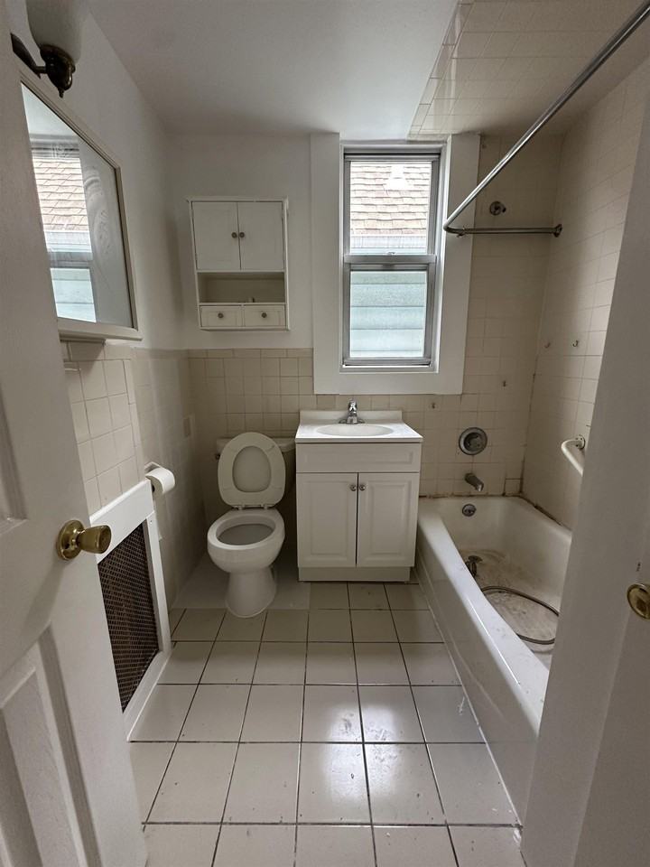 79 W 52nd St #2 - Photo 5 of 20