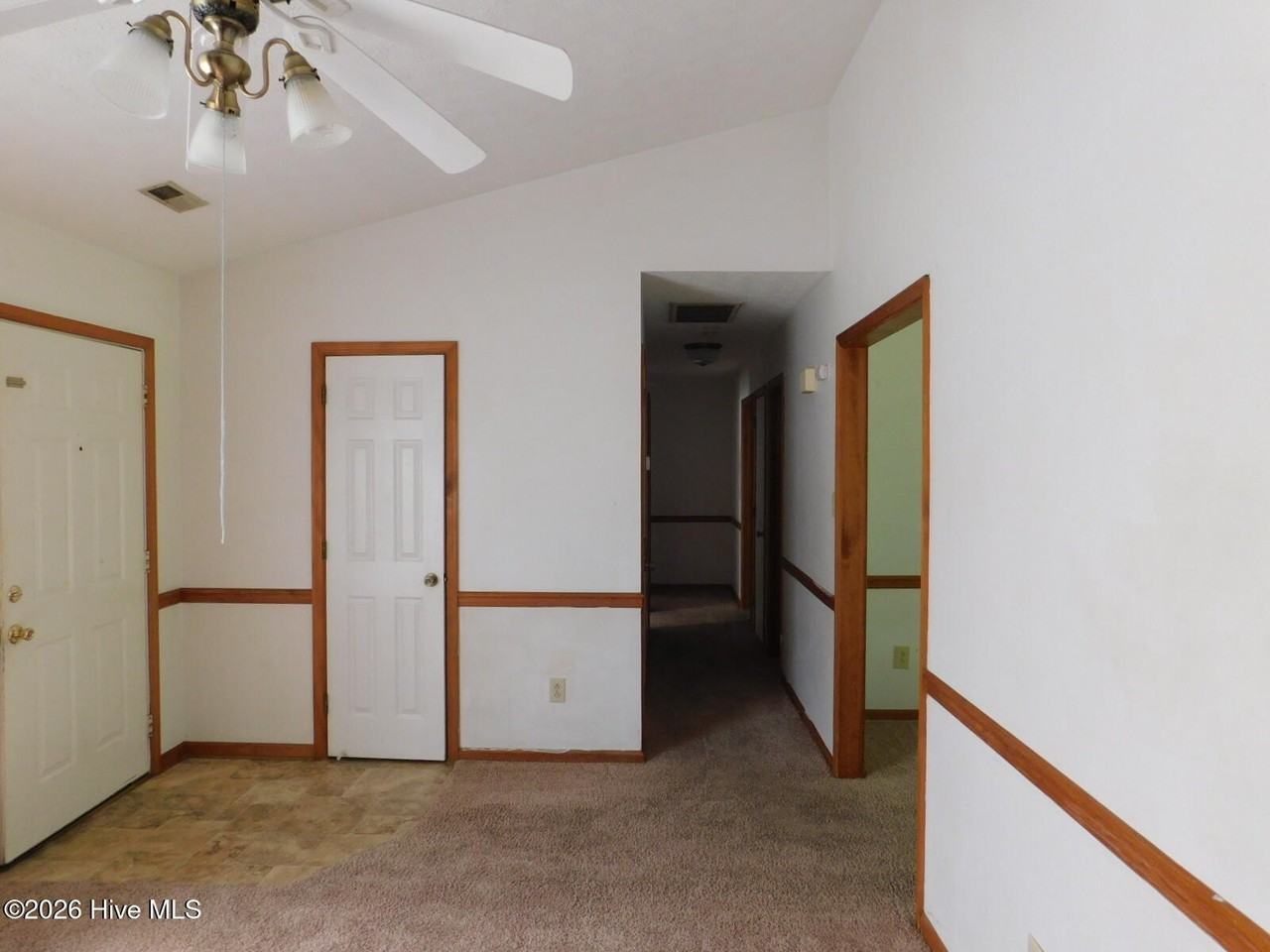 512 Cougar Pl - Photo 2 of 21
