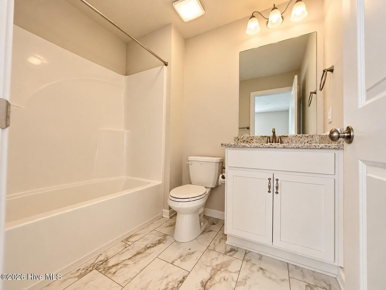 651 Caroline Ct #6B - Photo 3 of 9