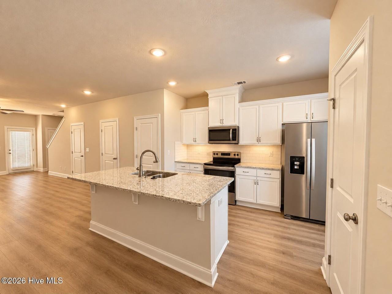 651 Caroline Ct #6B - Photo 5 of 9