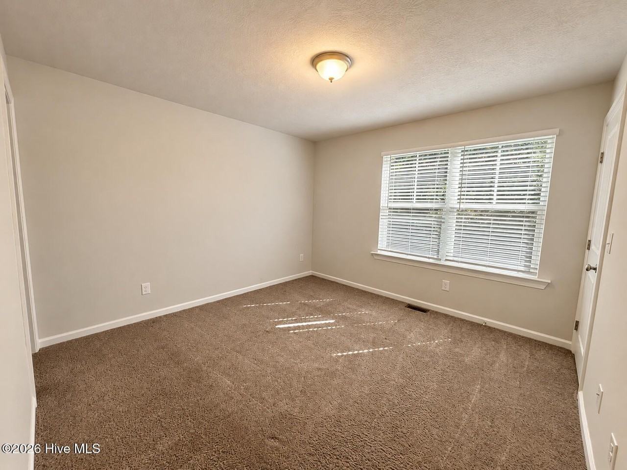 651 Caroline Ct #6B - Photo 7 of 9